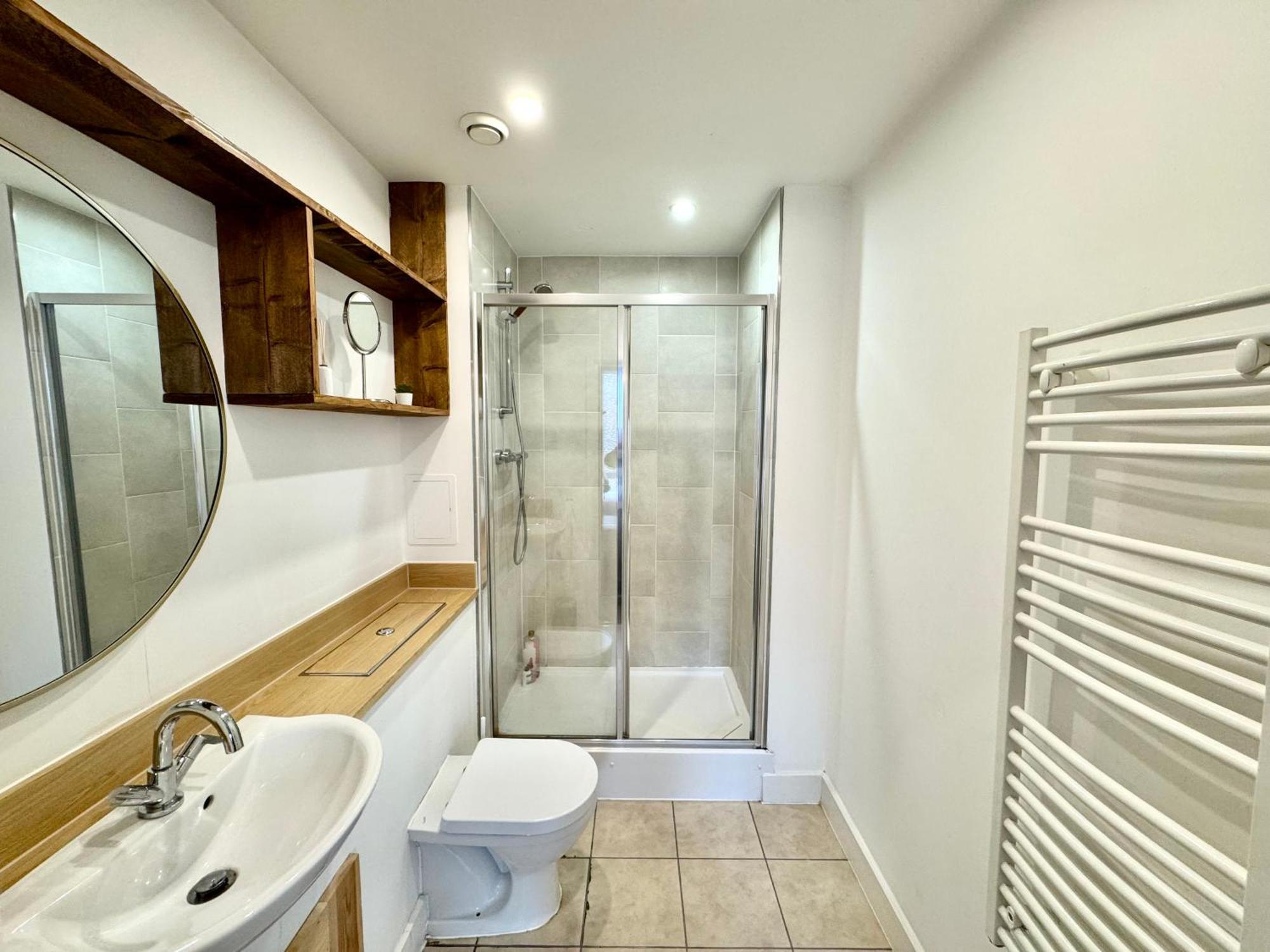 2 Bedrooms 2 Bath Modern Flat, Londdon View Balcony * Londra