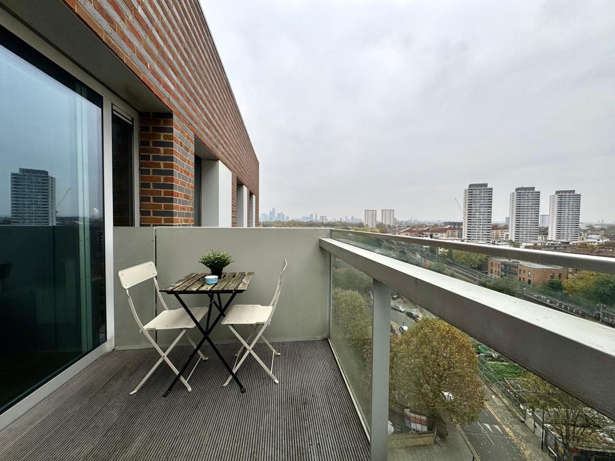 2 Bedrooms 2 Bath Modern Flat, Londdon View Balcony * Londra