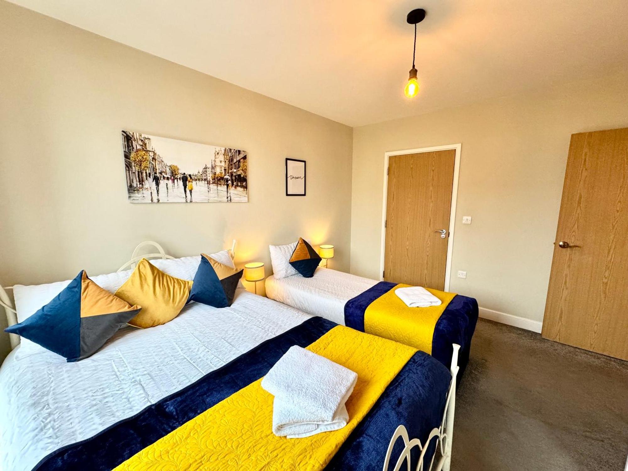 2 Bedrooms 2 Bath Modern Flat, Londdon View Balcony Appartamento