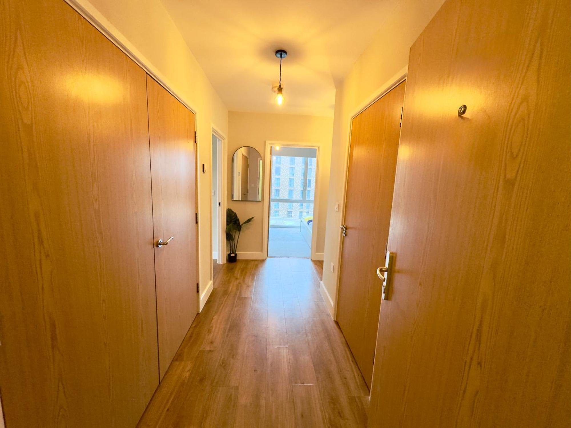 2 Bedrooms 2 Bath Modern Flat, Londdon View Balcony Appartamento