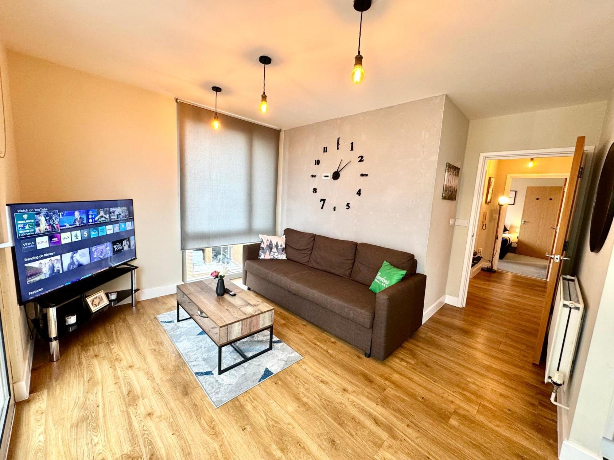 2 Bedrooms 2 Bath Modern Flat, Londdon View Balcony * Londra