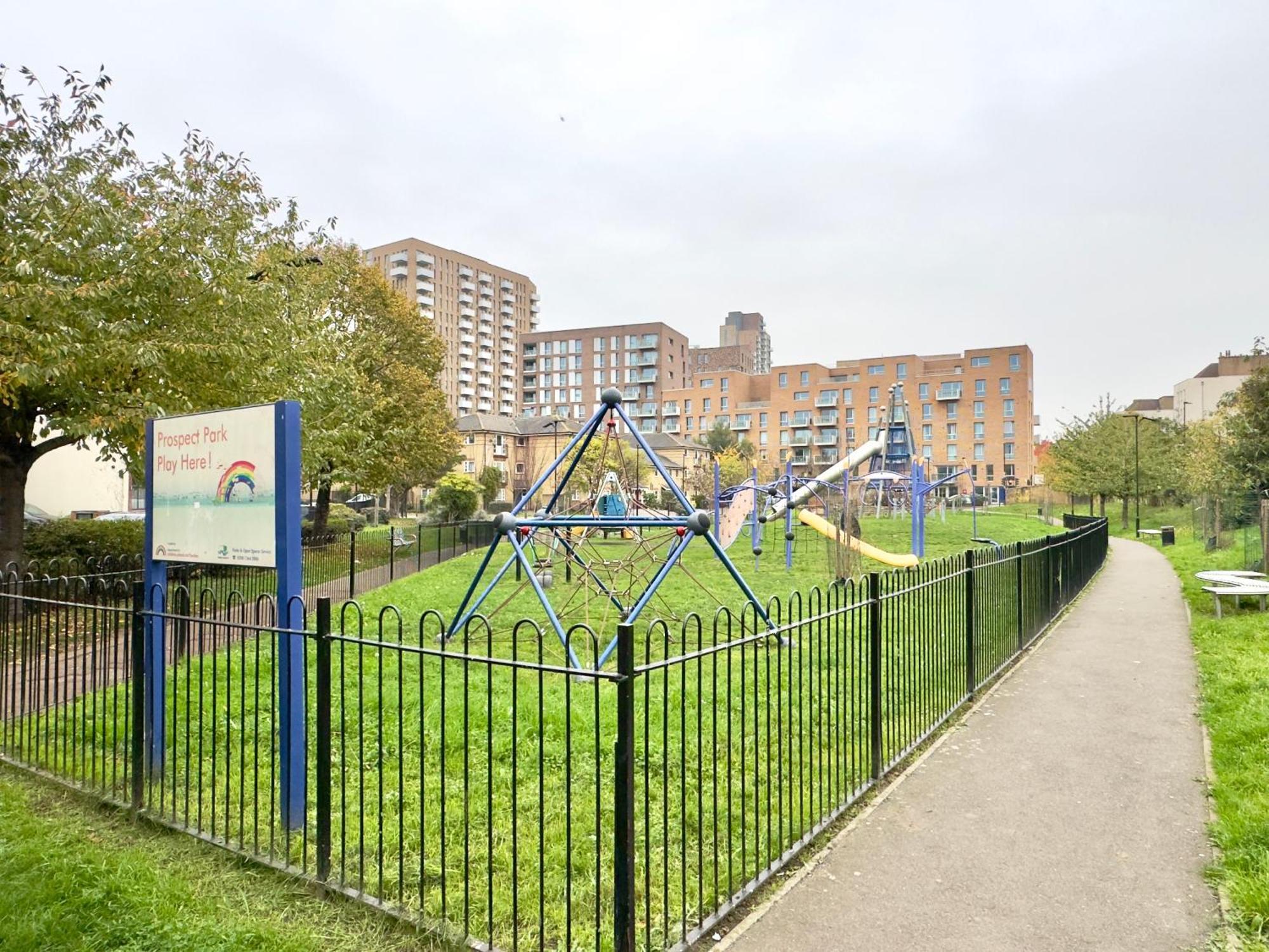 2 Bedrooms 2 Bath Modern Flat, Londdon View Balcony * Londra