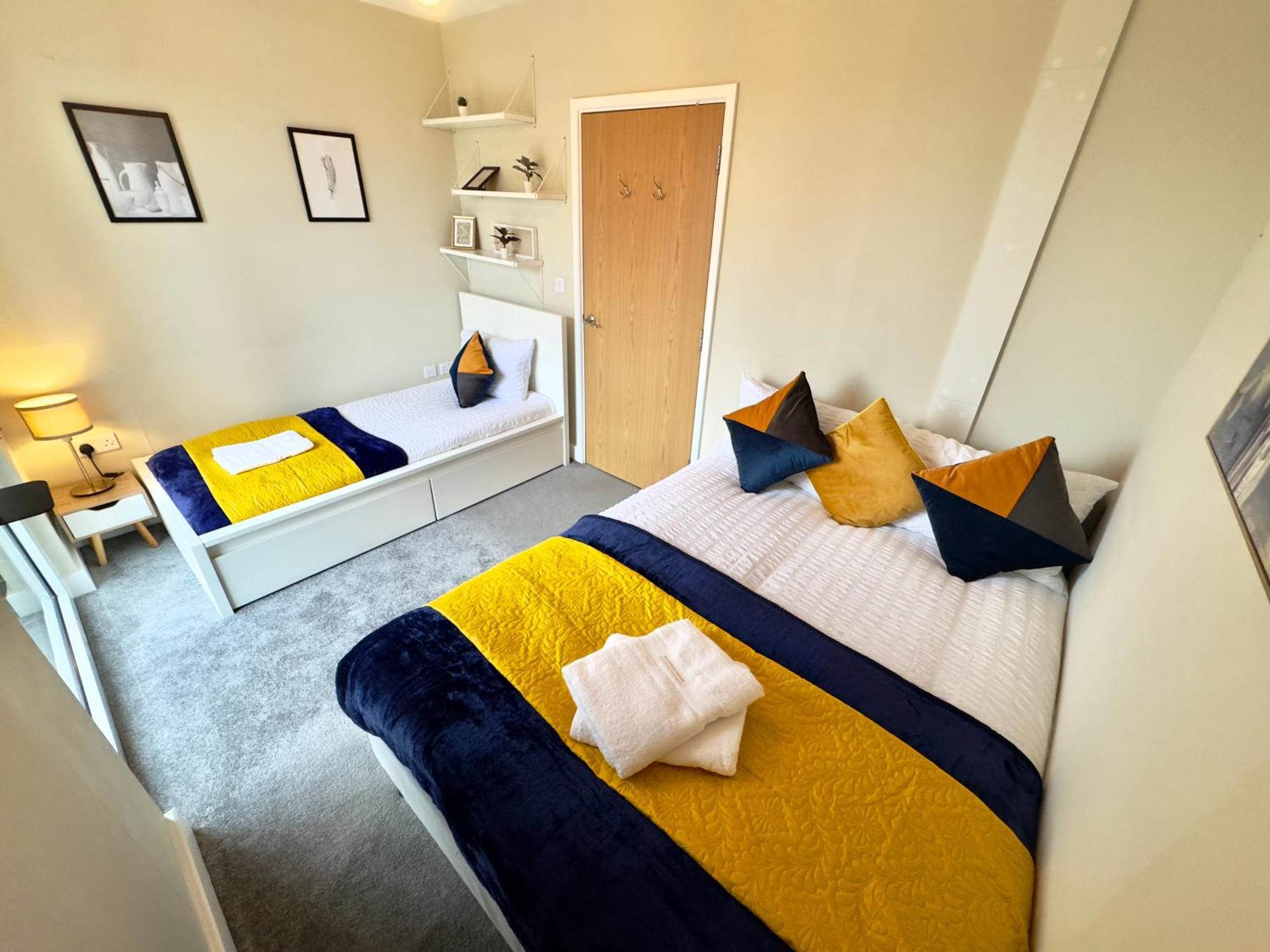 2 Bedrooms 2 Bath Modern Flat, Londdon View Balcony Appartamento