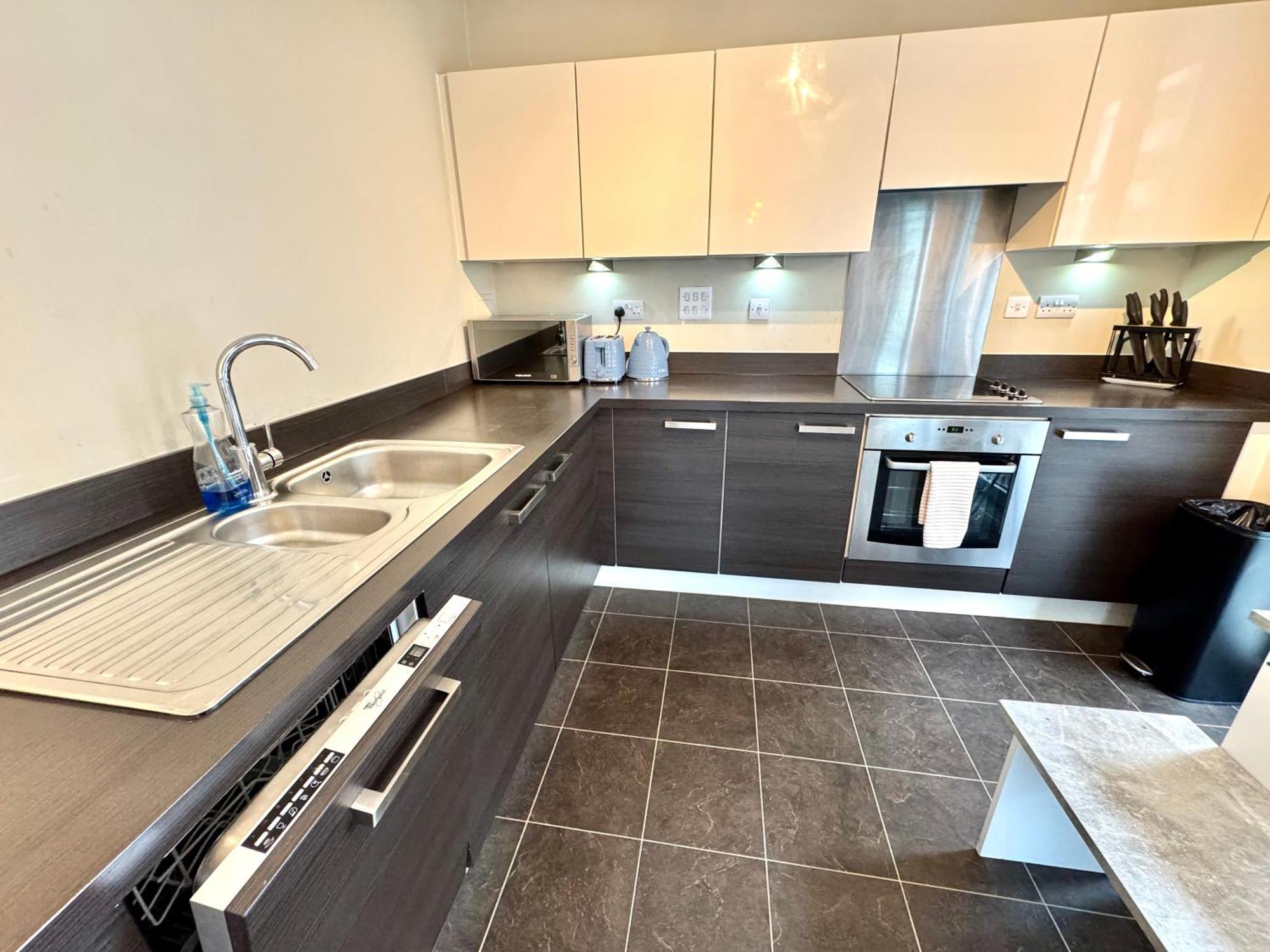 2 Bedrooms 2 Bath Modern Flat, Londdon View Balcony Appartamento *